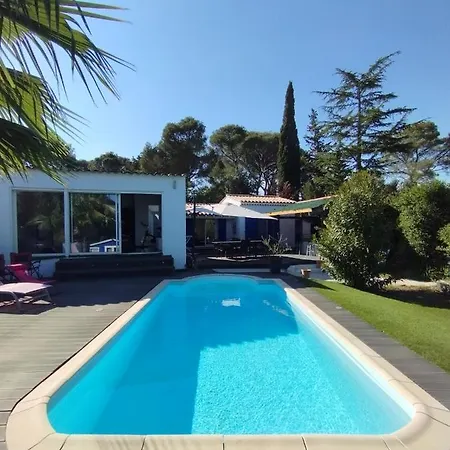 Villa Piscine 6 Personnes *